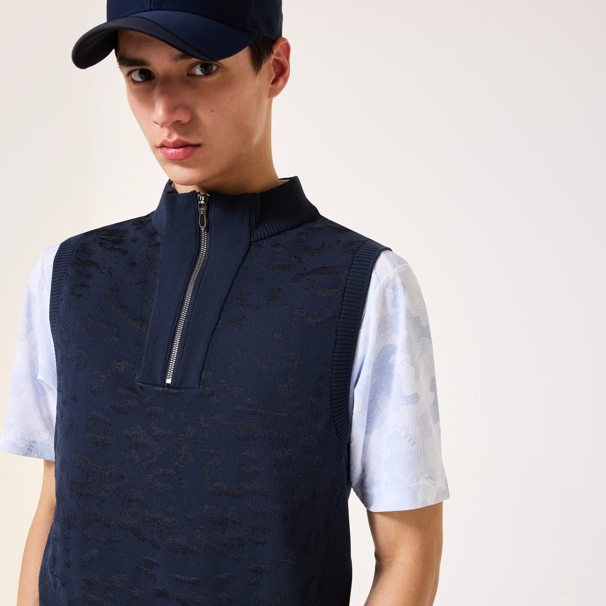 Oakley Men's Skull Spotted Jacquard Vest-5
