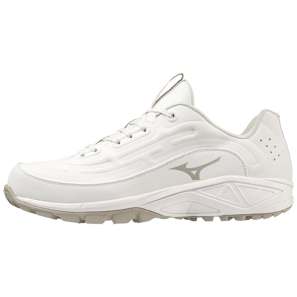 Mizuno Ambition 3 BB Low All Surface Baseball Footwear Adult