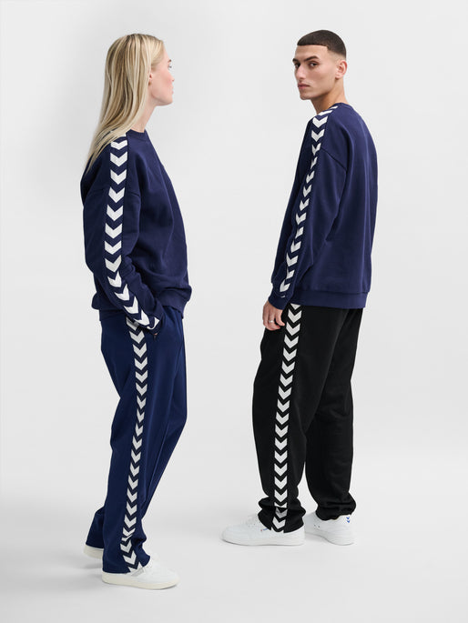 Hummel Men's Archive Loose Fit Sweatshirt Mens Apparel Sweatshirts & Fleece