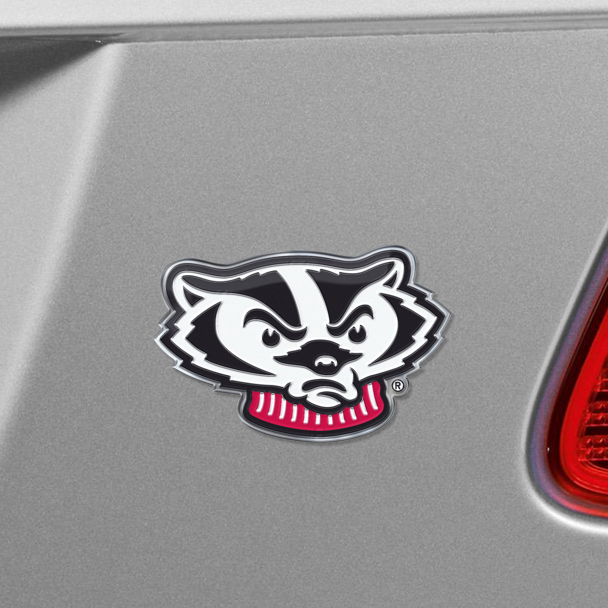 Fanmats Wisconsin Badgers Heavy Duty Aluminum Embossed Color Emblem - Alternate Fan Gear NCAA Wisconsin Badgers
