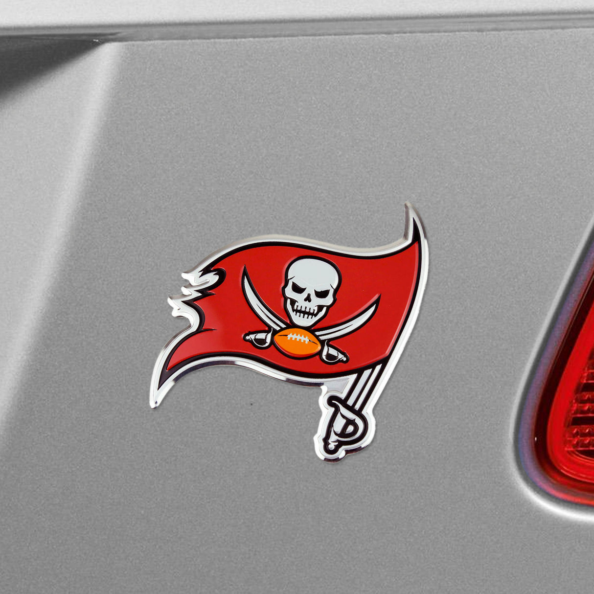 Fanmats Tampa Bay Buccaneers Heavy Duty Aluminum Embossed Color Emblem Fan Gear NFL Tampa Bay Buccaneers