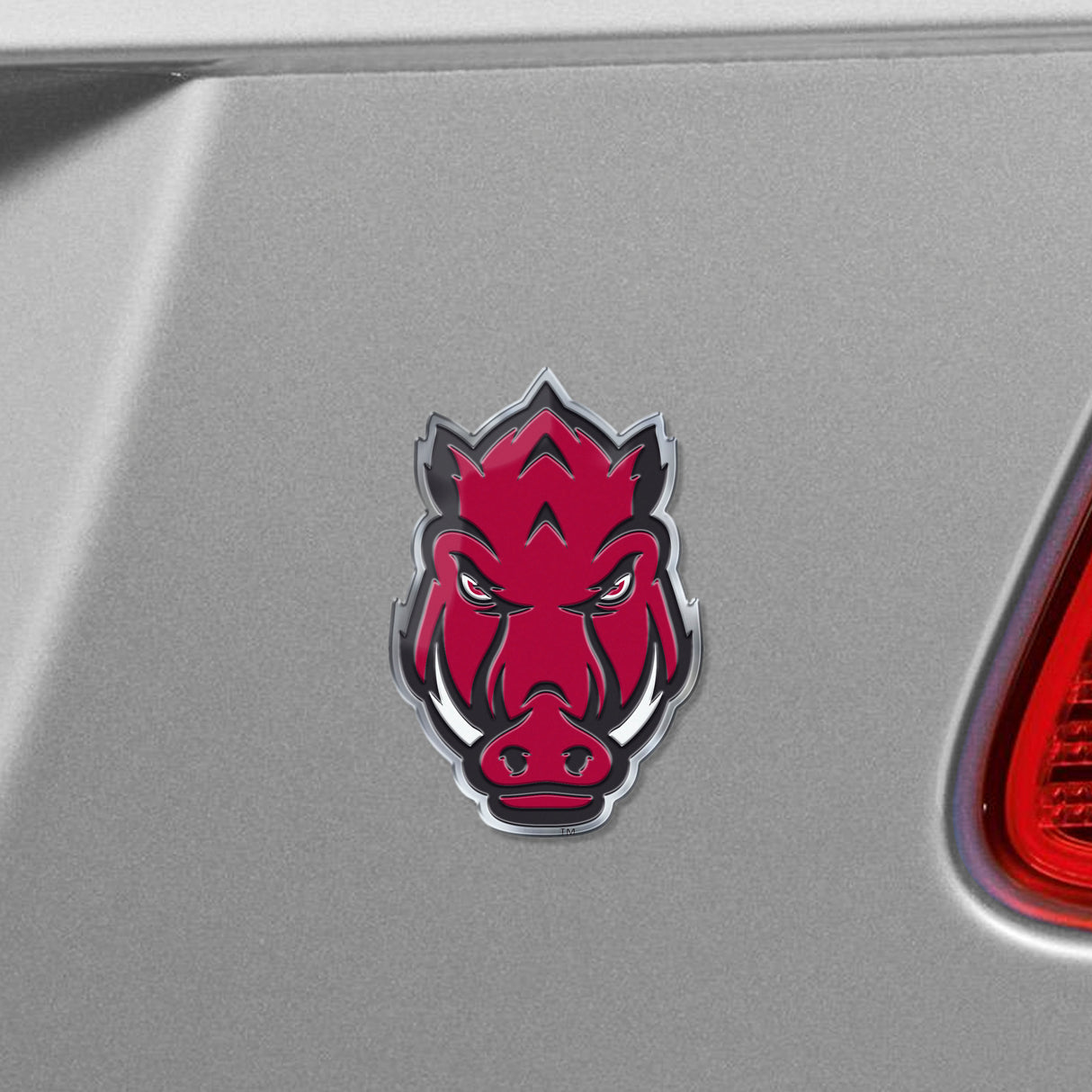 Fanmats Arkansas Razorbacks Heavy Duty Aluminum Embossed Color Emblem - Alternate Fan Gear NCAA Arkansas Razorbacks