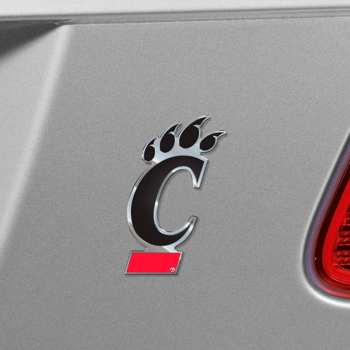 Fanmats Cincinnati Bearcats Heavy Duty Aluminum Embossed Color Emblem Fan Gear NCAA Cincinnati Bearcats
