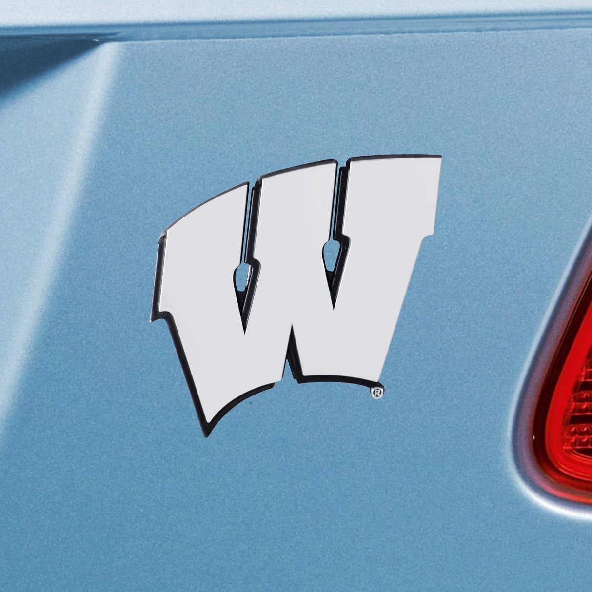 Fanmats Wisconsin Badgers 3D Chrome Metal Emblem Fan Gear NCAA Wisconsin Badgers