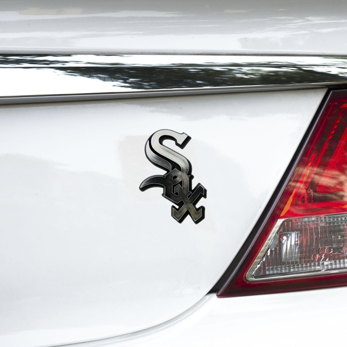 Fanmats Chicago White Sox Molded Chrome Plastic Emblem Fan Gear MLB Chicago White Sox