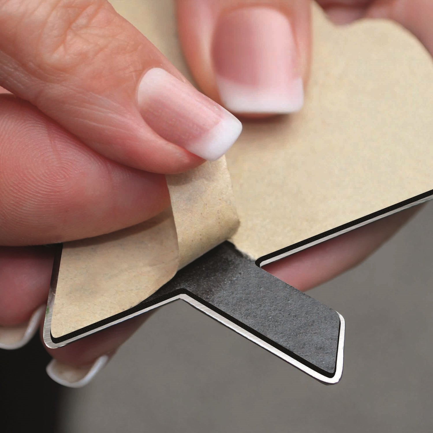 Fanmats Arizona Cardinals 3D Chrome Metal Emblem Fan Gear NFL Arizona Cardinals