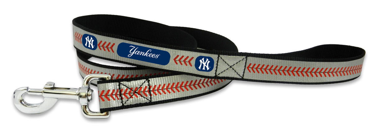 Gamewear New York Yankees Reflective Baseball Pet Leash Size Large Fan Gear MLB New York Yankees