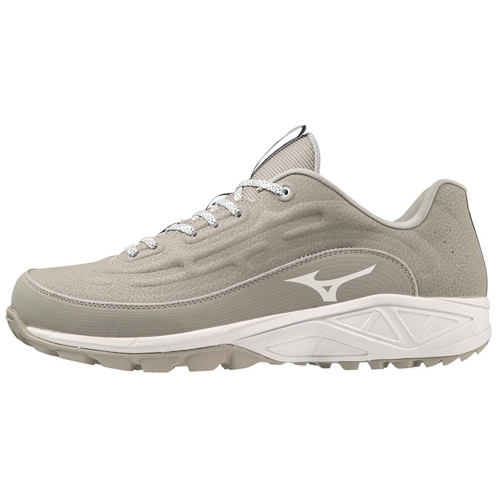 Mizuno Ambition 3 BB Low All Surface Baseball Footwear Adult