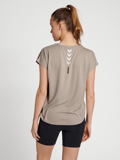 Hummel Women's Te Tola Loose T-Shirt Womens Apparel Shirts & Tops