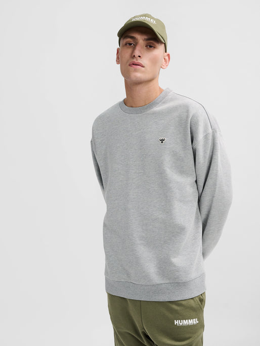 Hummel Men's Loose Crewneck Bee Sweatshirt Mens Apparel Sweatshirts & Fleece