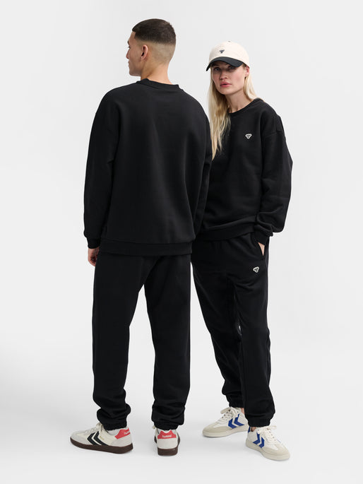 Hummel Men's Loose Crewneck Bee Sweatshirt Mens Apparel Sweatshirts & Fleece