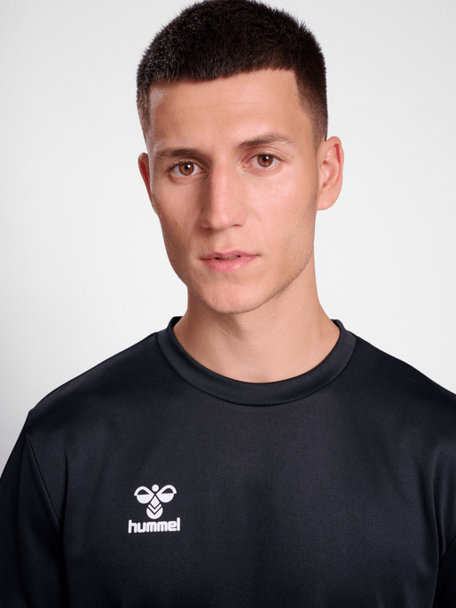 Hummel Men's Essential Sweatshirt Mens Apparel Sweatshirts & Fleece