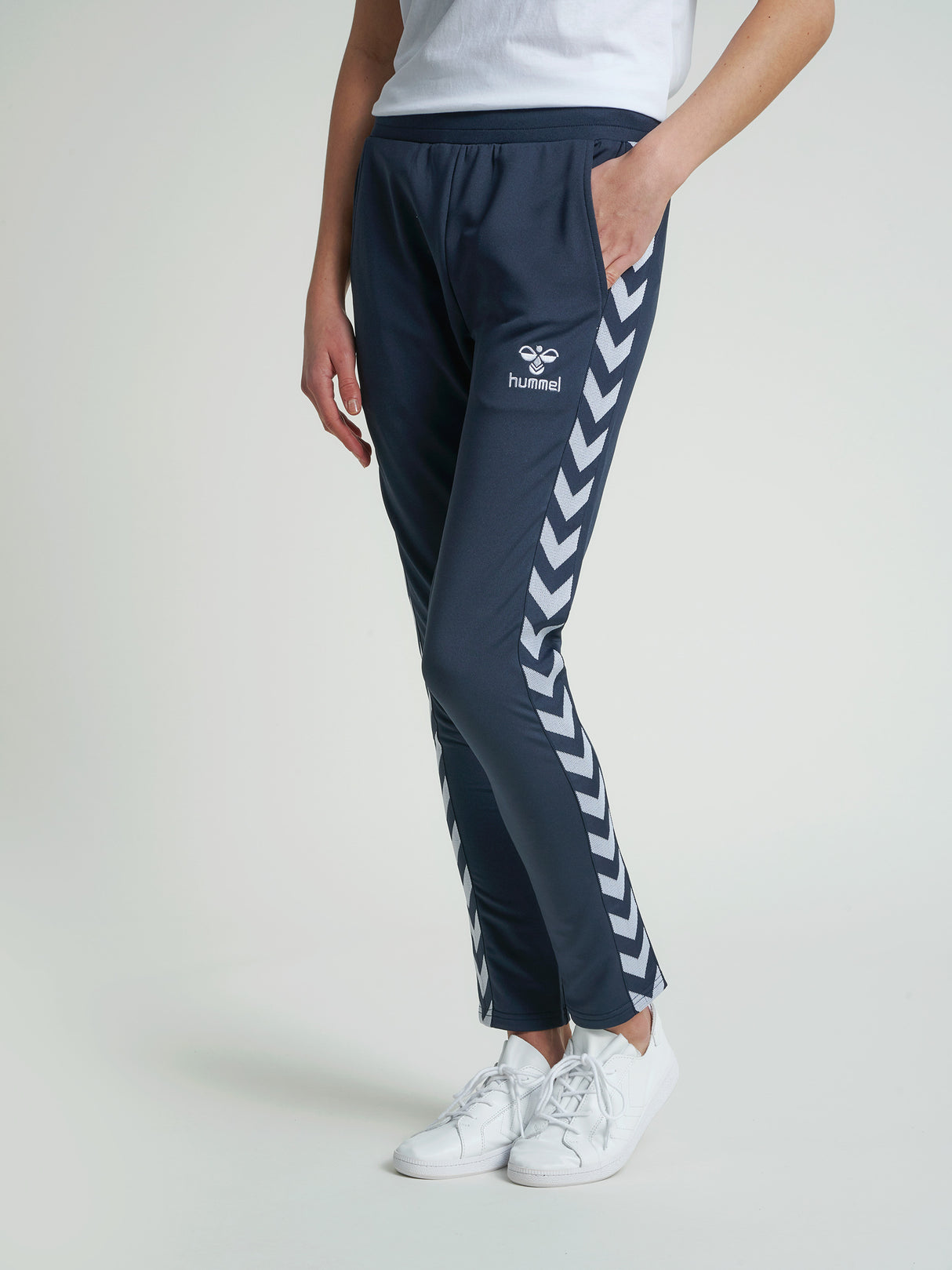 Hummel Women's Nelly 2.0 Tapered Pants Womens Apparel Pants & Sweatpants