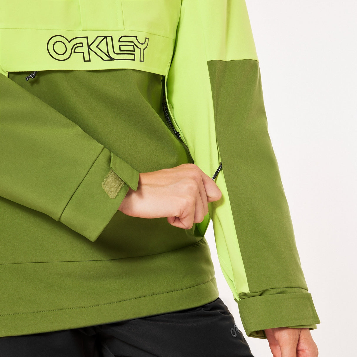 Oakley Women's TNP TBT Insulated Anorak Womens Apparel Jackets & Vests