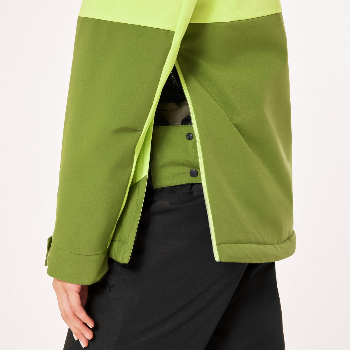 Oakley Women's TNP TBT Insulated Anorak Womens Apparel Jackets & Vests