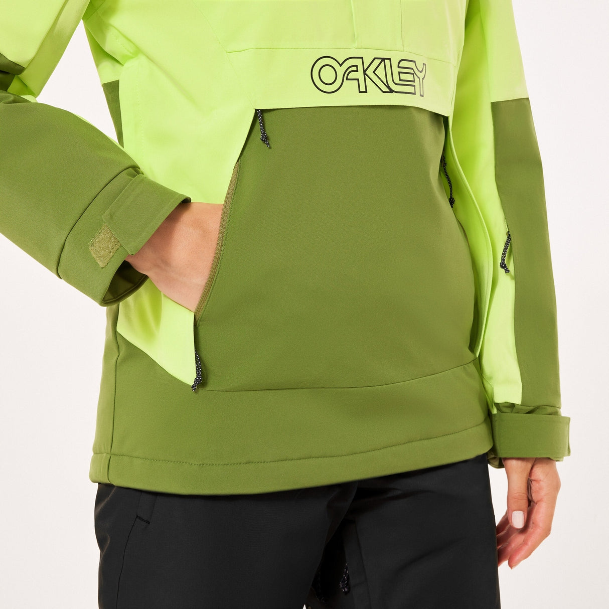 Oakley Women's TNP TBT Insulated Anorak Womens Apparel Jackets & Vests