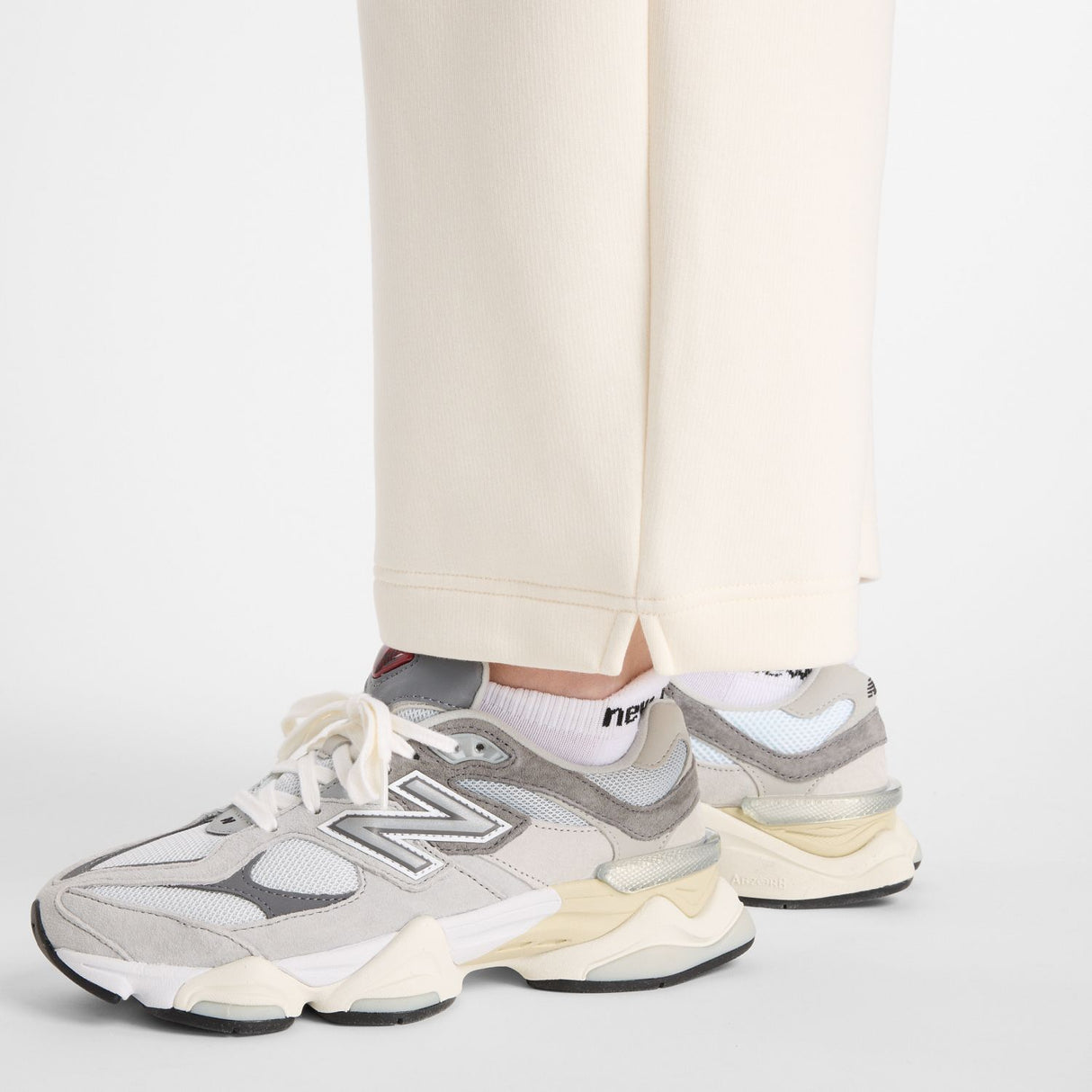 New Balance Women's NYC Marathon Linear Heritage Fleece Barrel Leg Pants-8