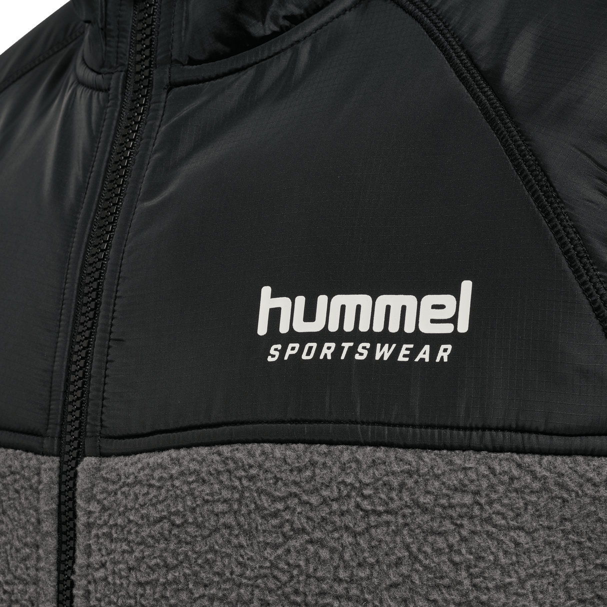 hummel Men's Legacy Charley Fleece Waistcoat-3