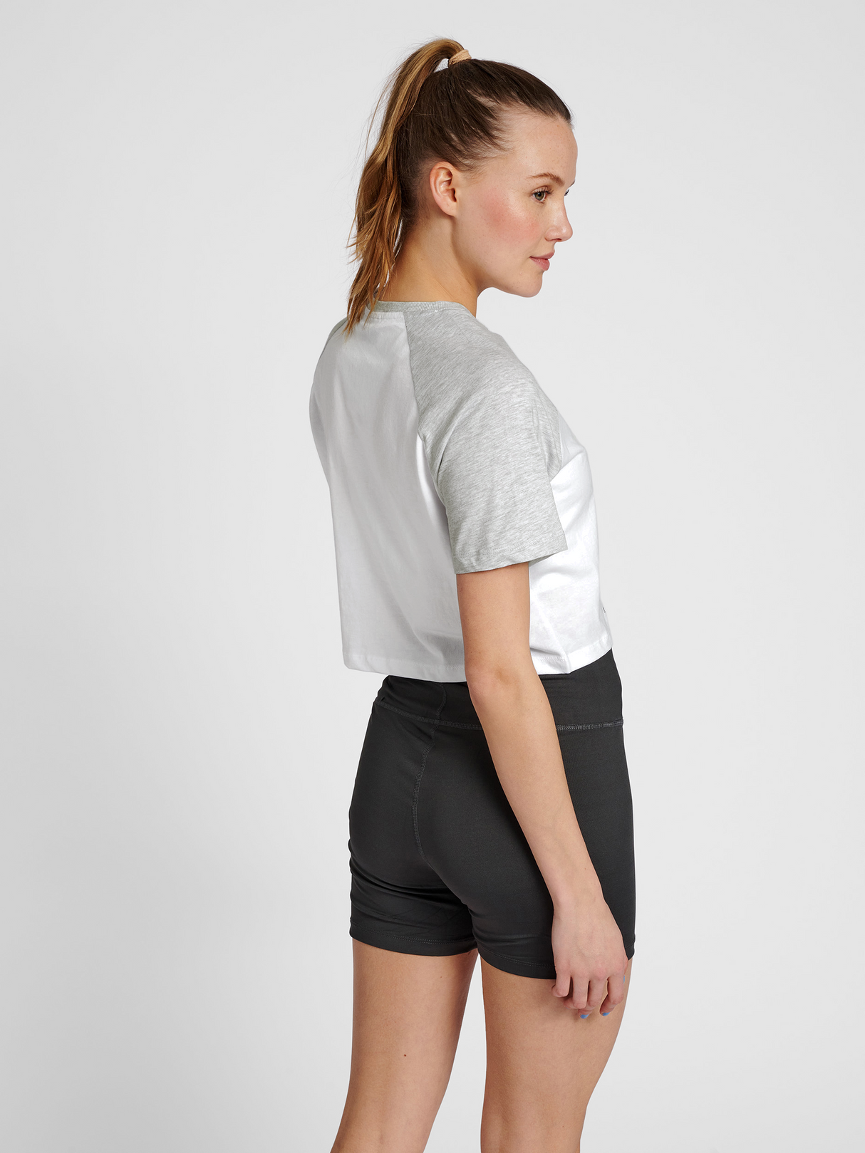 hummel Women's Legacy Naya Cropped T-Shirt-4