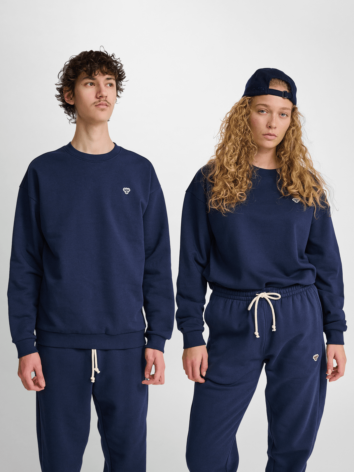 hummel Unisex Loose Crewneck Bee-4