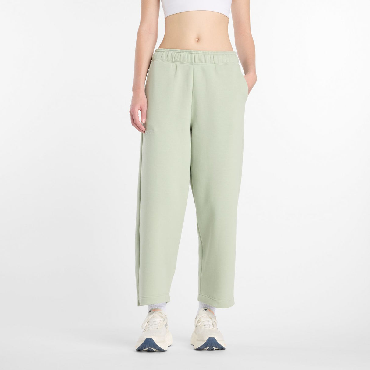 New Balance Women's NYC Marathon Linear Heritage Fleece Barrel Leg Pants-2