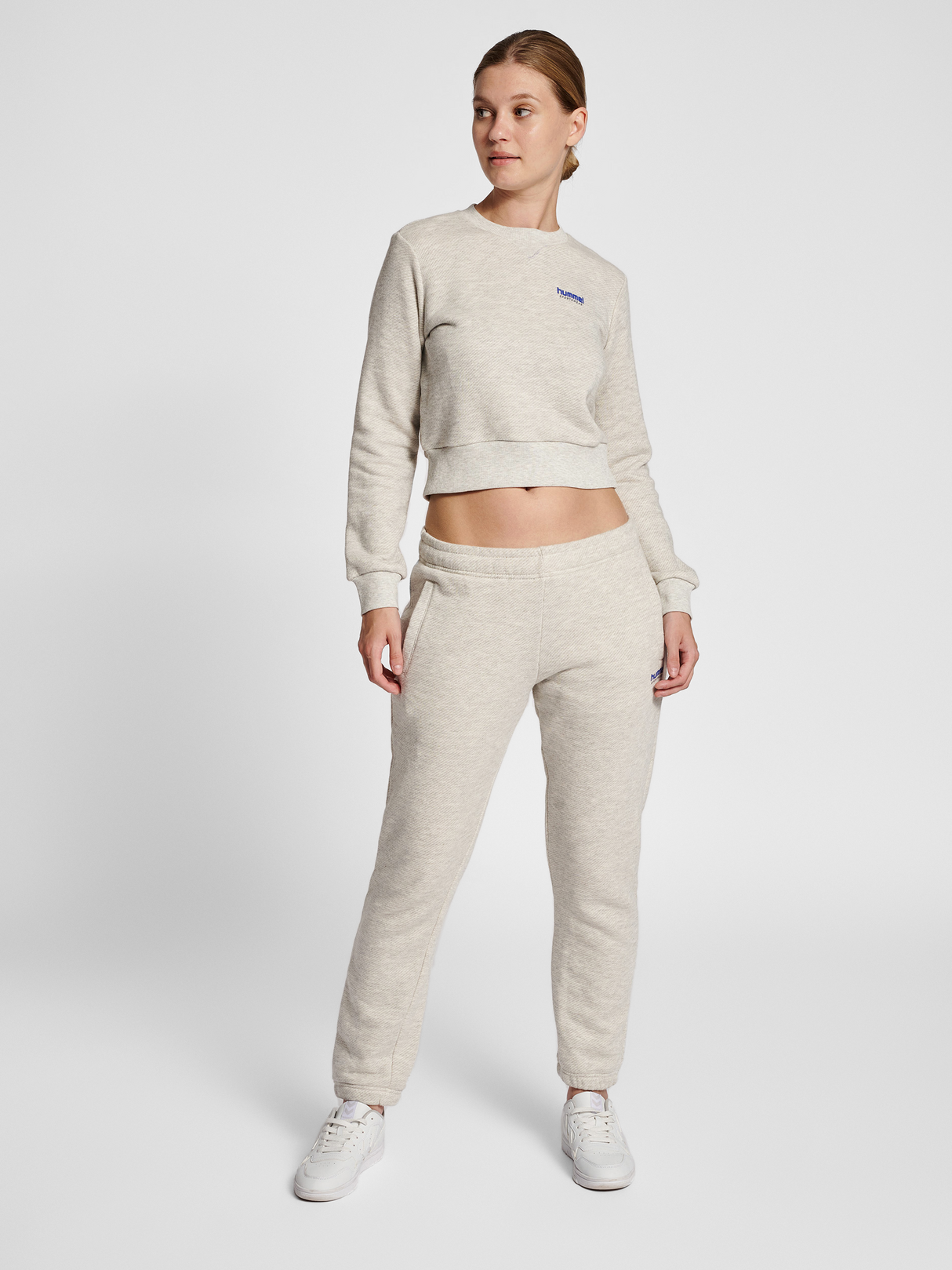 hummel Women's Legacy Shai Shorts Sweatshirt-4