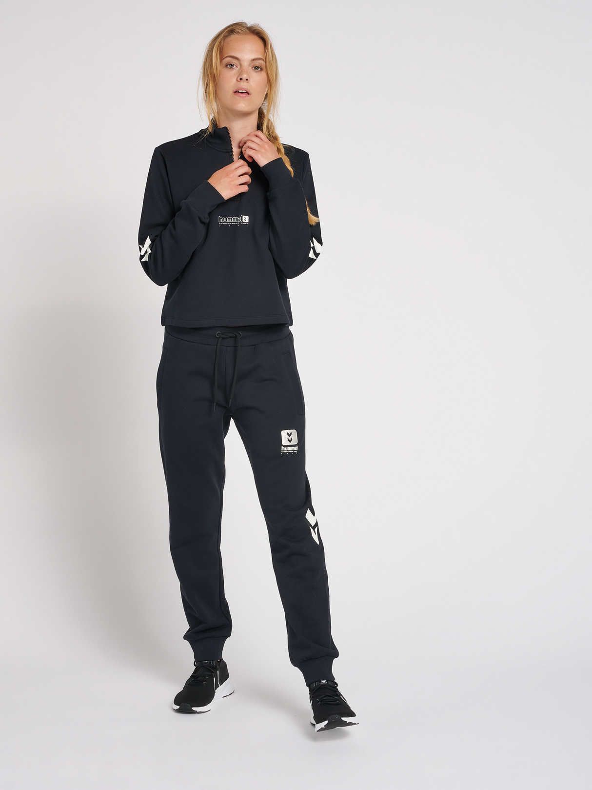 hummel Women's Legacy Nikka Cropped Half Zip-5