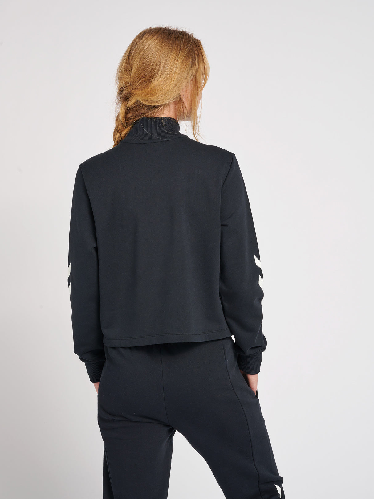 hummel Women's Legacy Nikka Cropped Half Zip-7