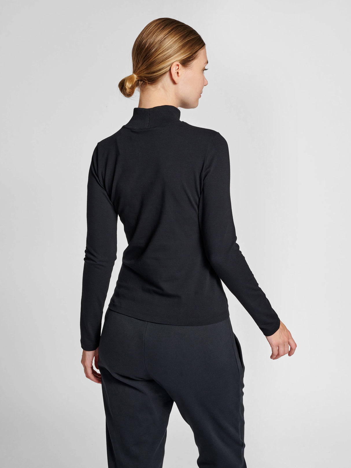 hummel Women's Legacy Jazzlyn Turtleneck-6