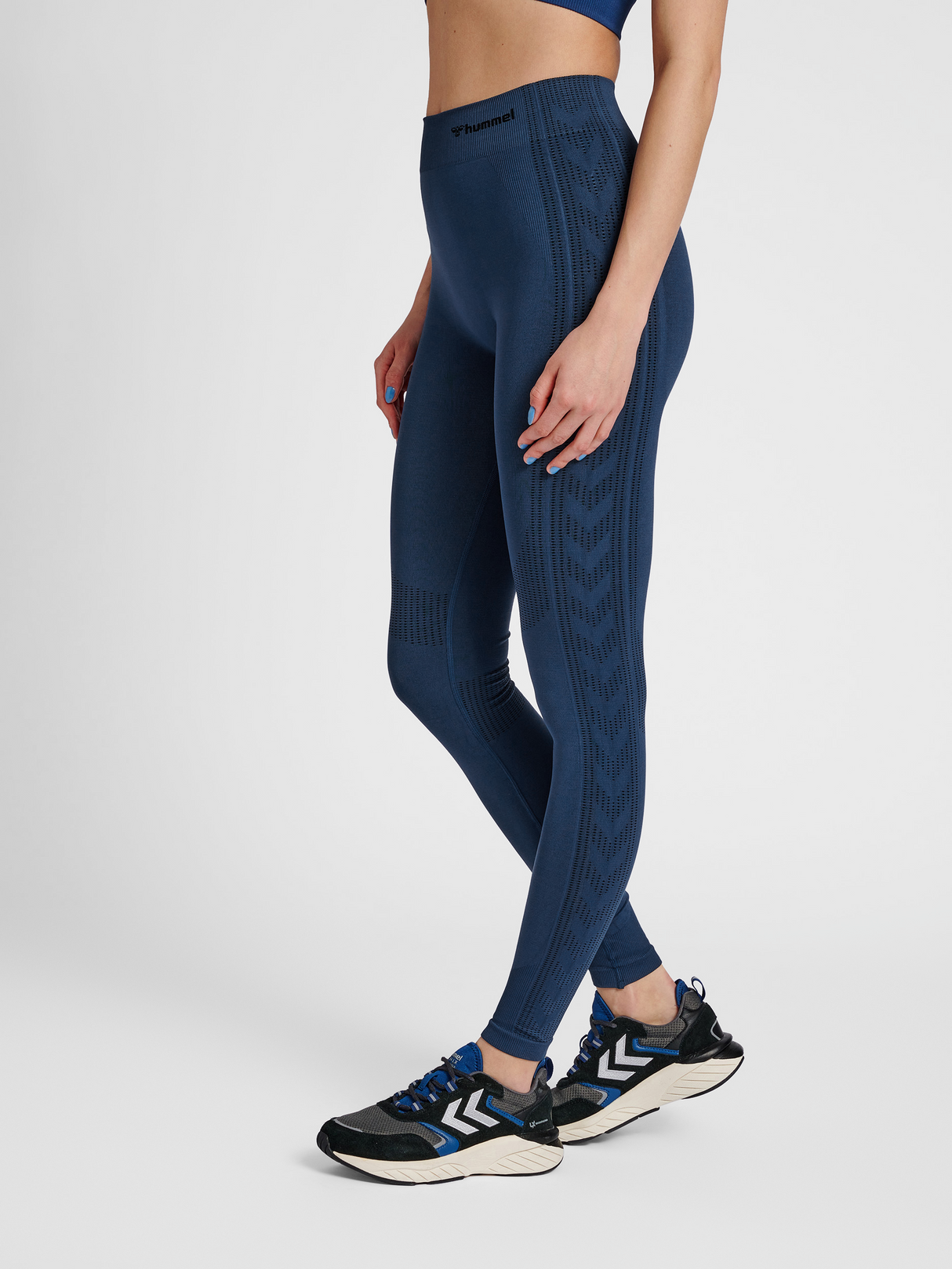 hummel Women's Mindful Training Shaping Seamless Mid Waist Tights-5