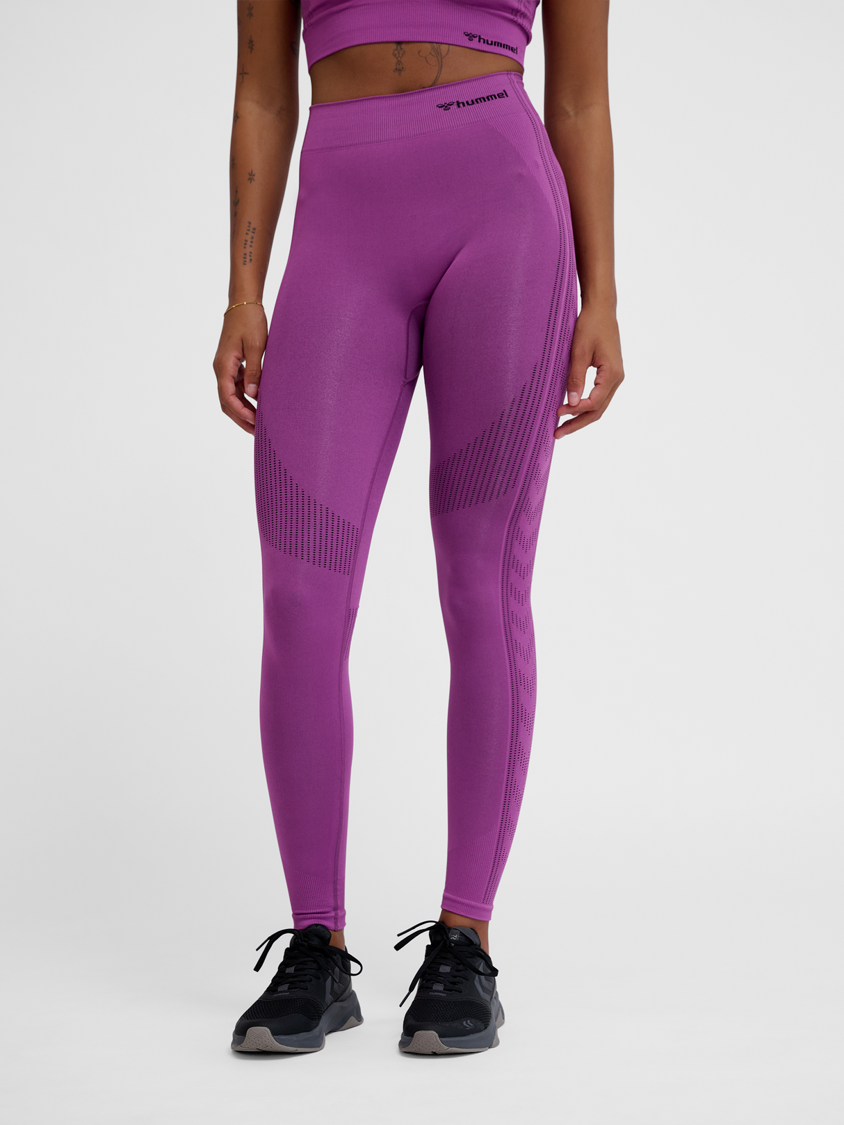 hummel Women's Mindful Training Shaping Seamless Mid Waist Tights-5
