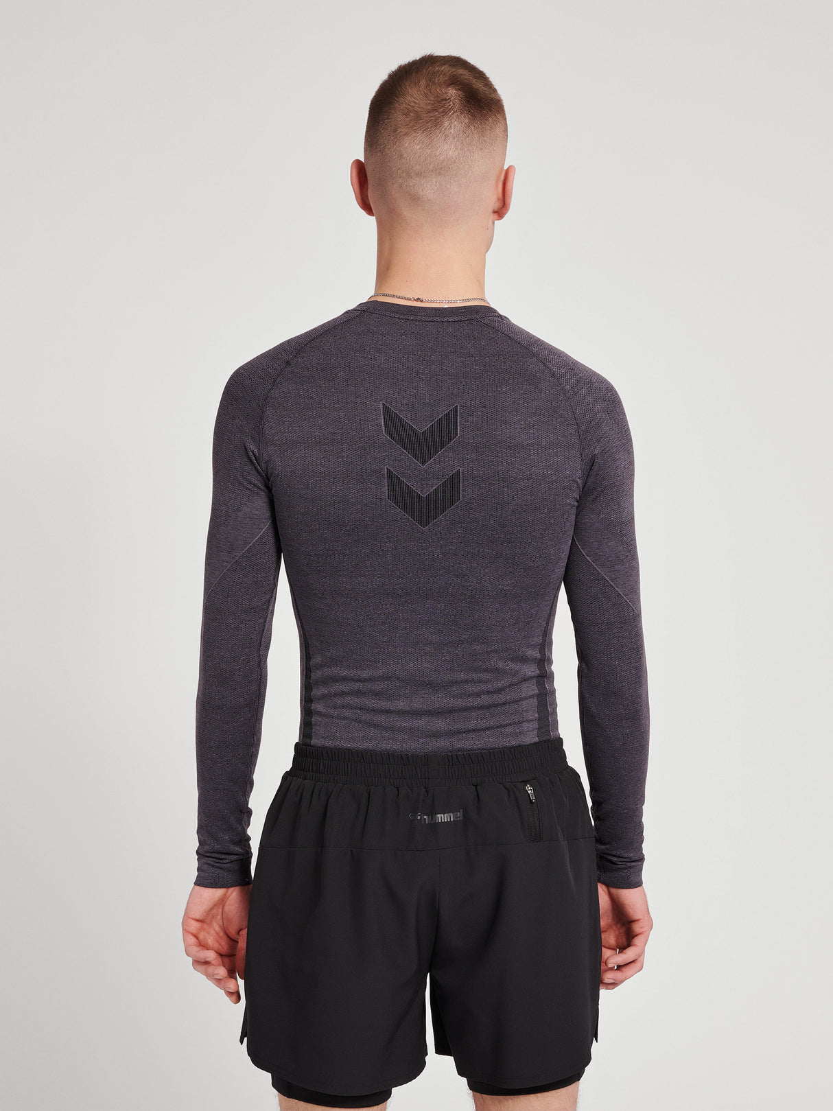 hummel Men's Training Essentials Mike Seamless Long Sleeve T-Shirt-7