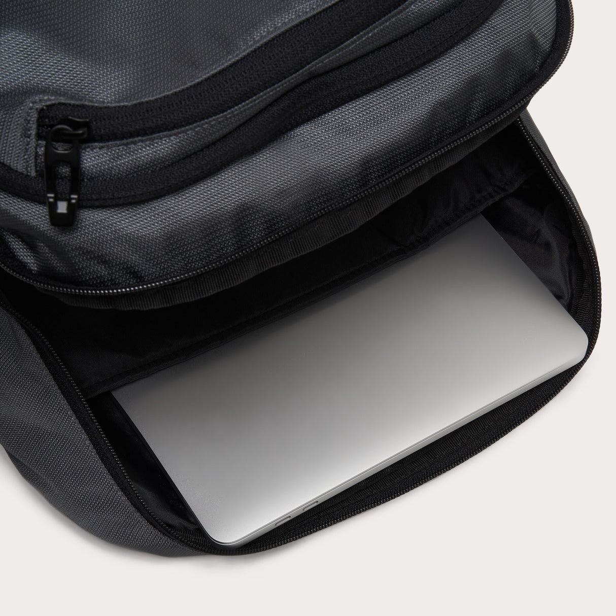Oakley Essential Day Pack M 9.0 Bag-2