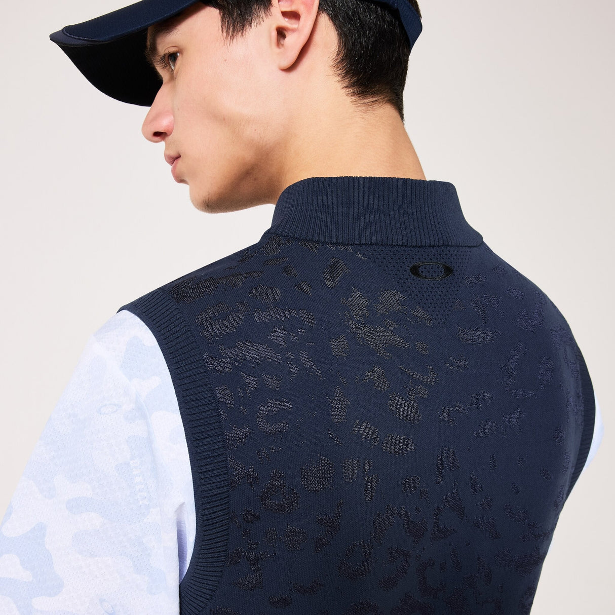 Oakley Men's Skull Spotted Jacquard Vest-6