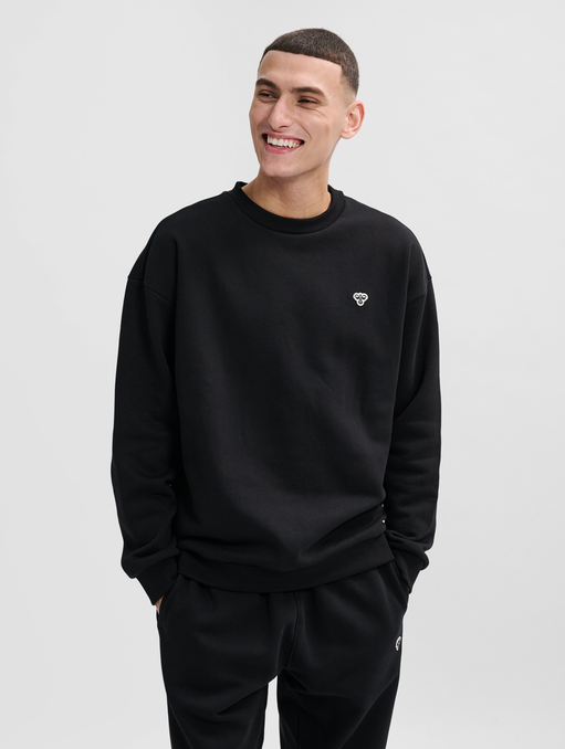 Hummel Men's Loose Crewneck Bee Sweatshirt Mens Apparel Sweatshirts & Fleece