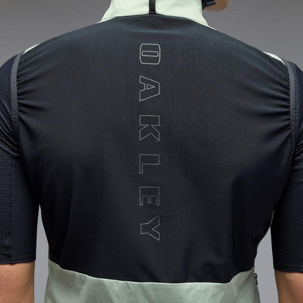 Oakley Men's Endurance Pkbl Wind Vest 2.0-6