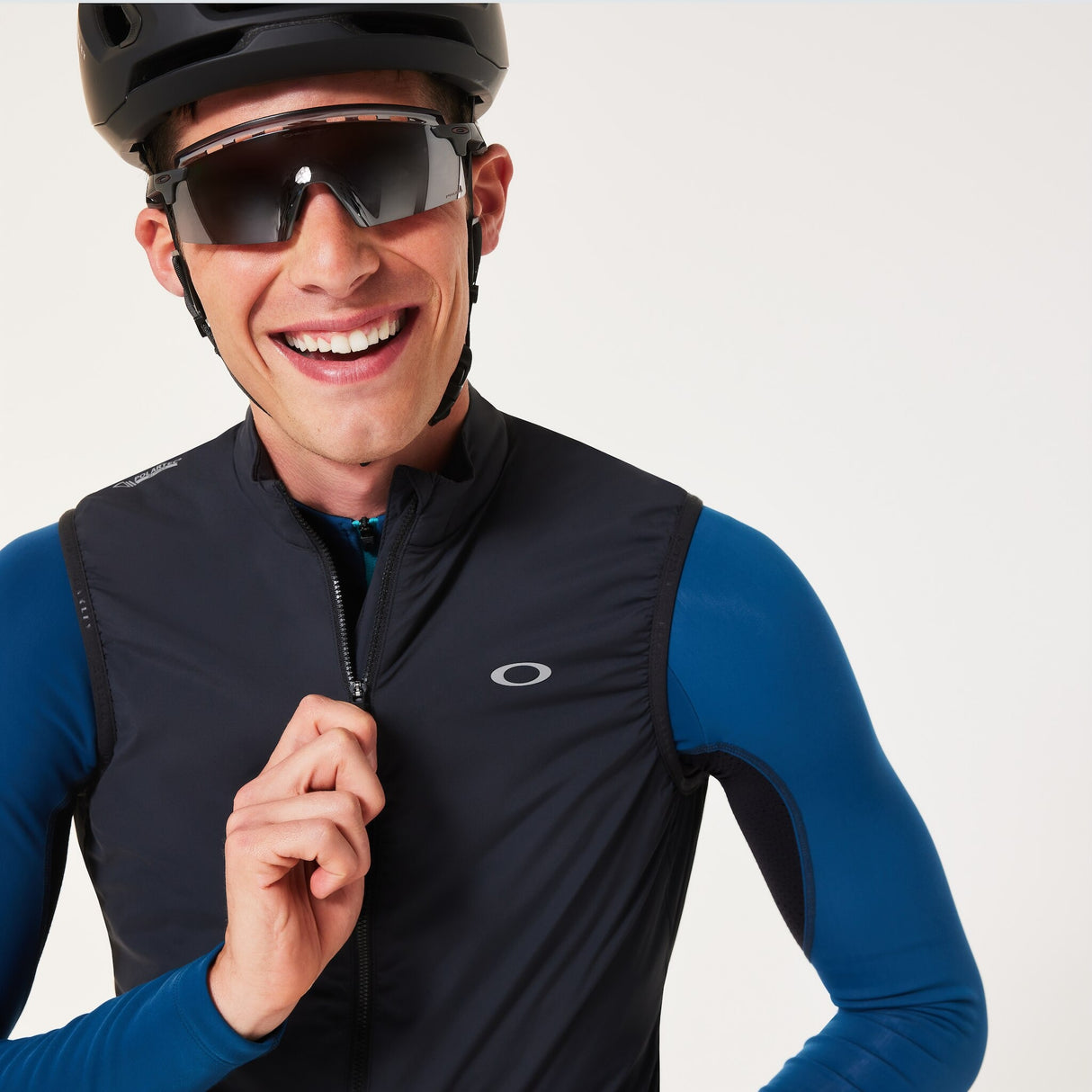 Oakley Men's Endurance Pkbl Alpha Vest-5