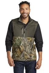 Russell Outdoors Men's   Realtree   Atlas Colorblock Soft Shell Vest RU604