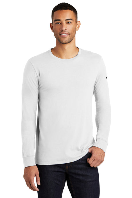 Nike Men's Core Cotton Long Sleeve Tee Shirt. NKBQ5232 Nike