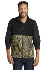 Russell Outdoors Men's   Realtree   Atlas Colorblock Soft Shell Vest RU604