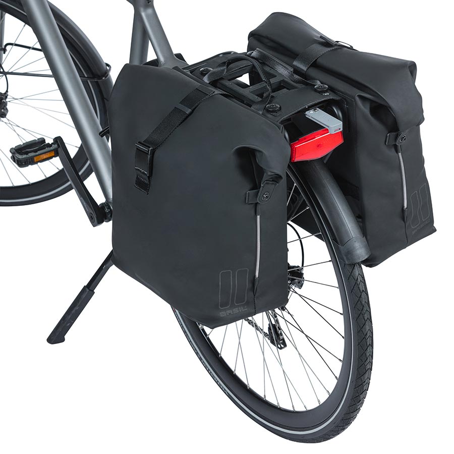 Basil SoHo Panniers-1