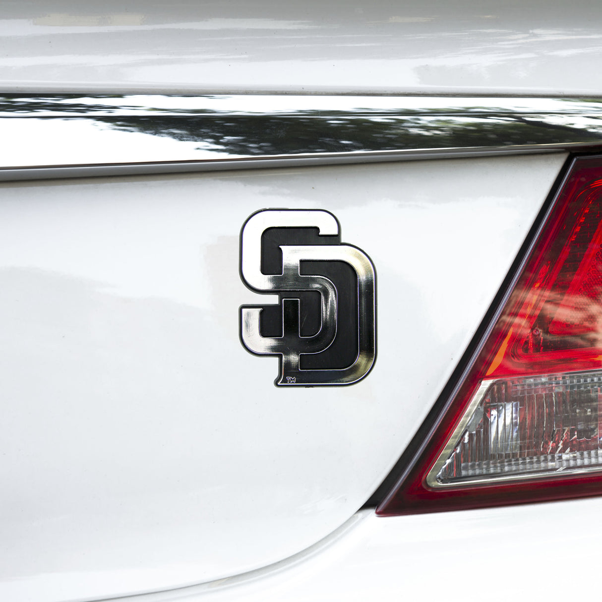 Fanmats San Diego Padres Molded Chrome Plastic Emblem Fan Gear MLB San Diego Padres