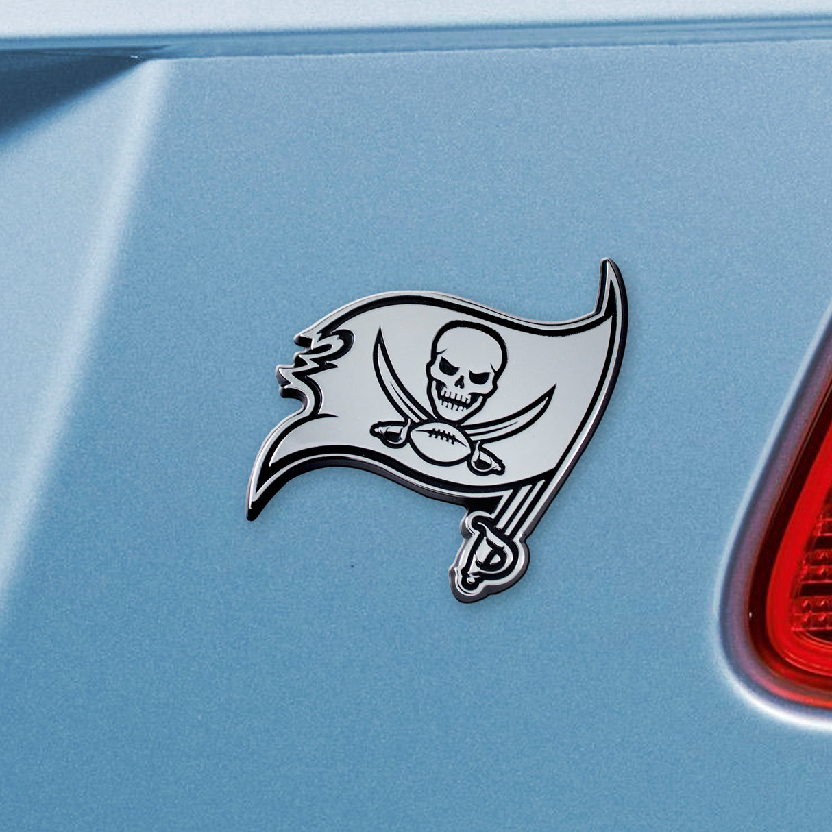 Fanmats Tampa Bay Buccaneers 3D Chrome Metal Emblem