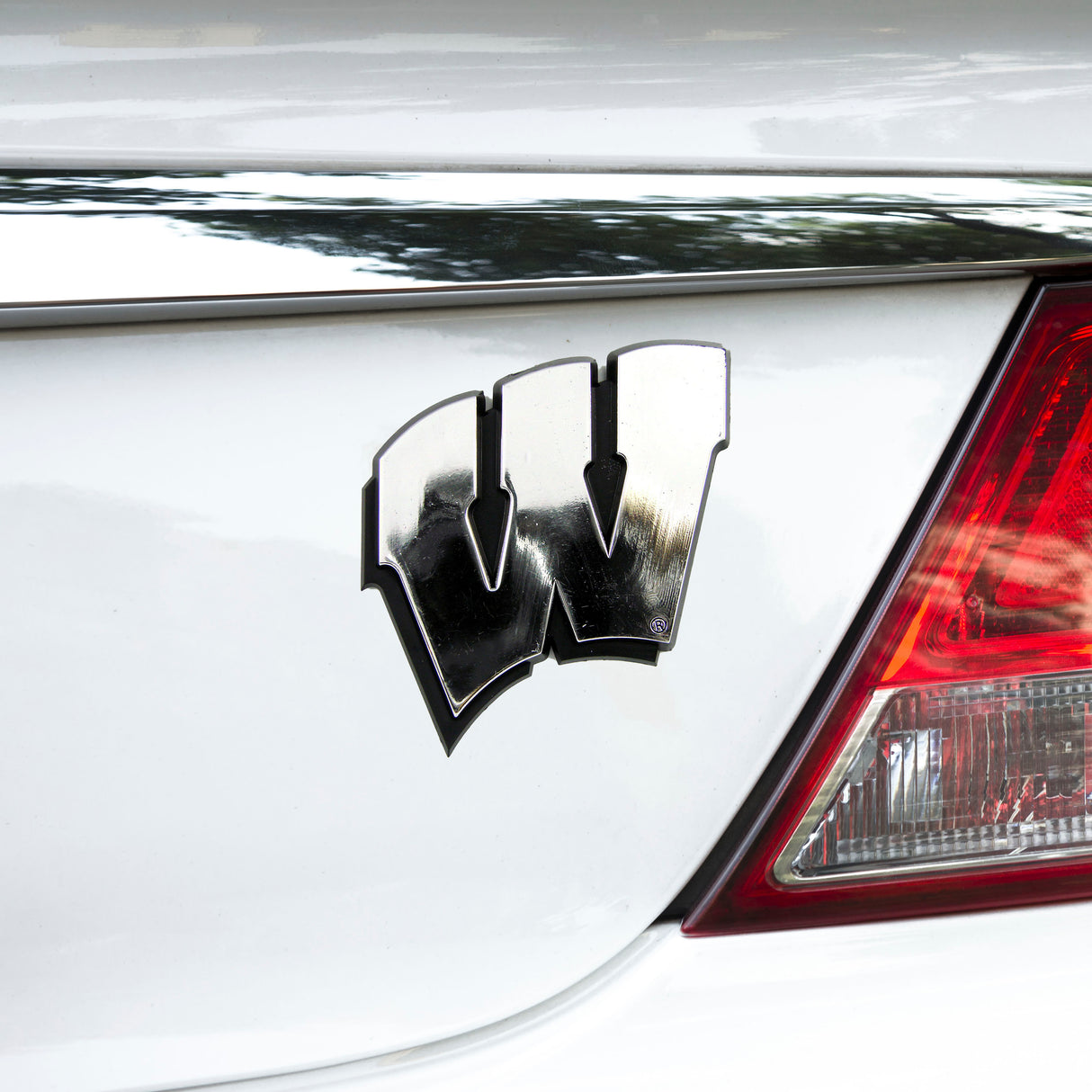 Fanmats Wisconsin Badgers Molded Chrome Plastic Emblem