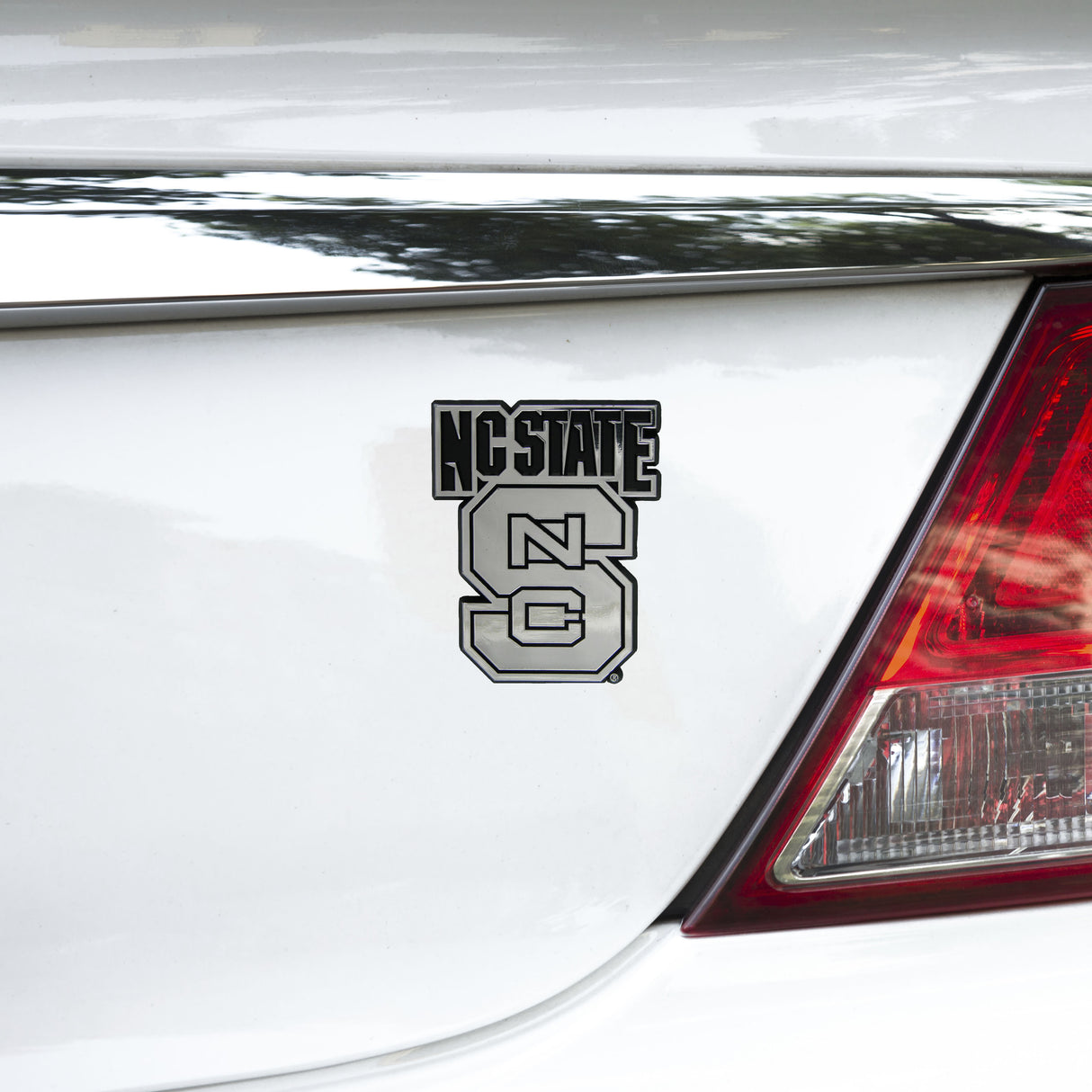 Fanmats NC State Wolfpack Molded Chrome Plastic Emblem
