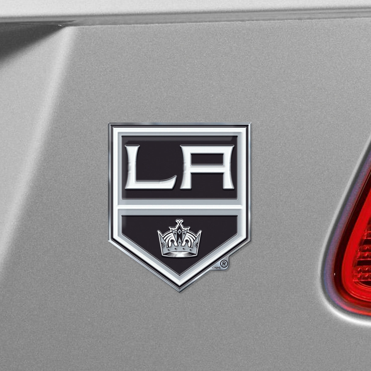 Fanmats Los Angeles Kings Heavy Duty Aluminum Embossed Color Emblem