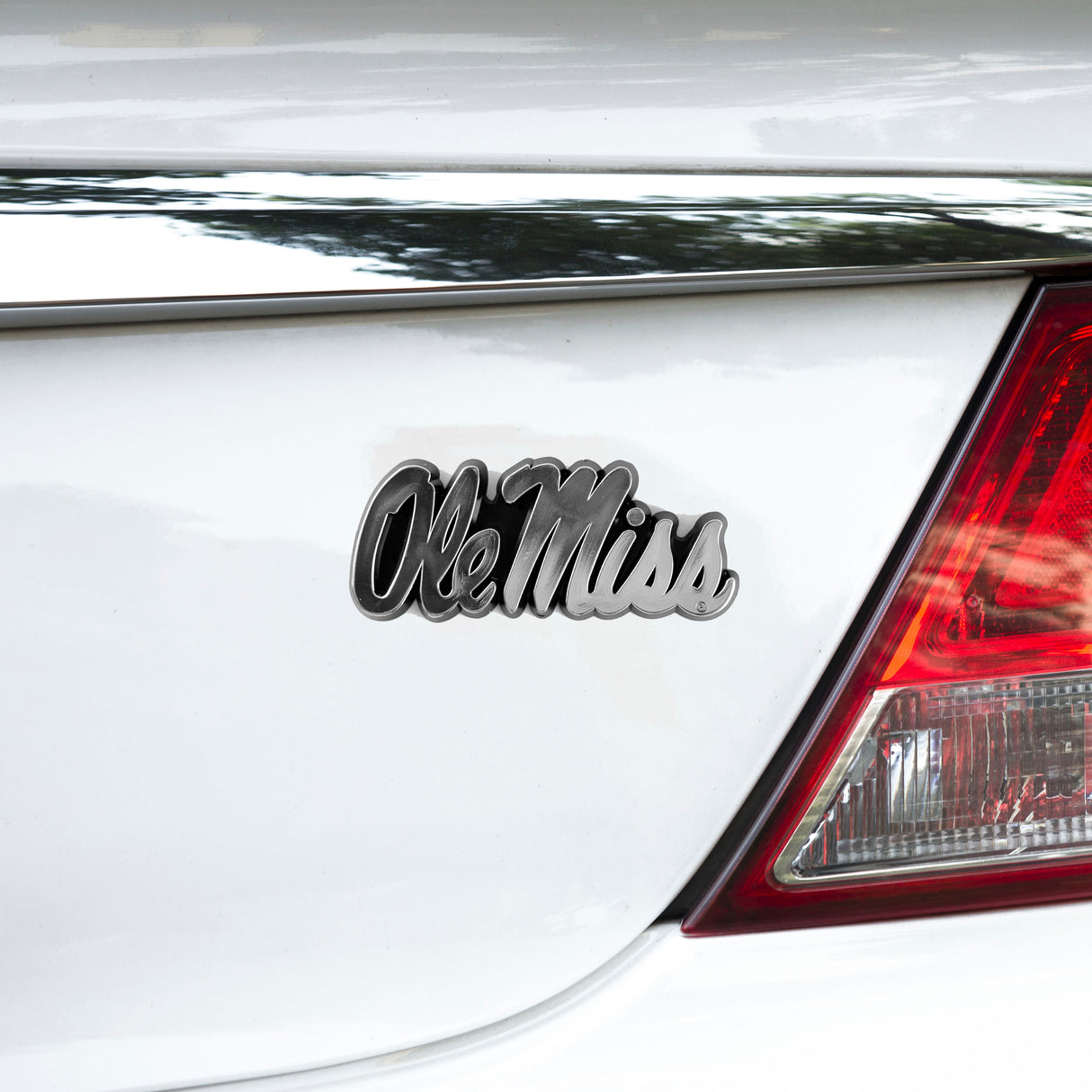 Fanmats Ole Miss Rebels Molded Chrome Plastic Emblem