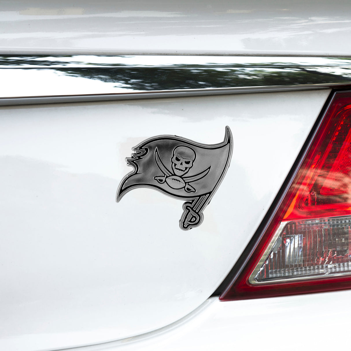 Fanmats Tampa Bay Buccaneers Molded Chrome Plastic Emblem