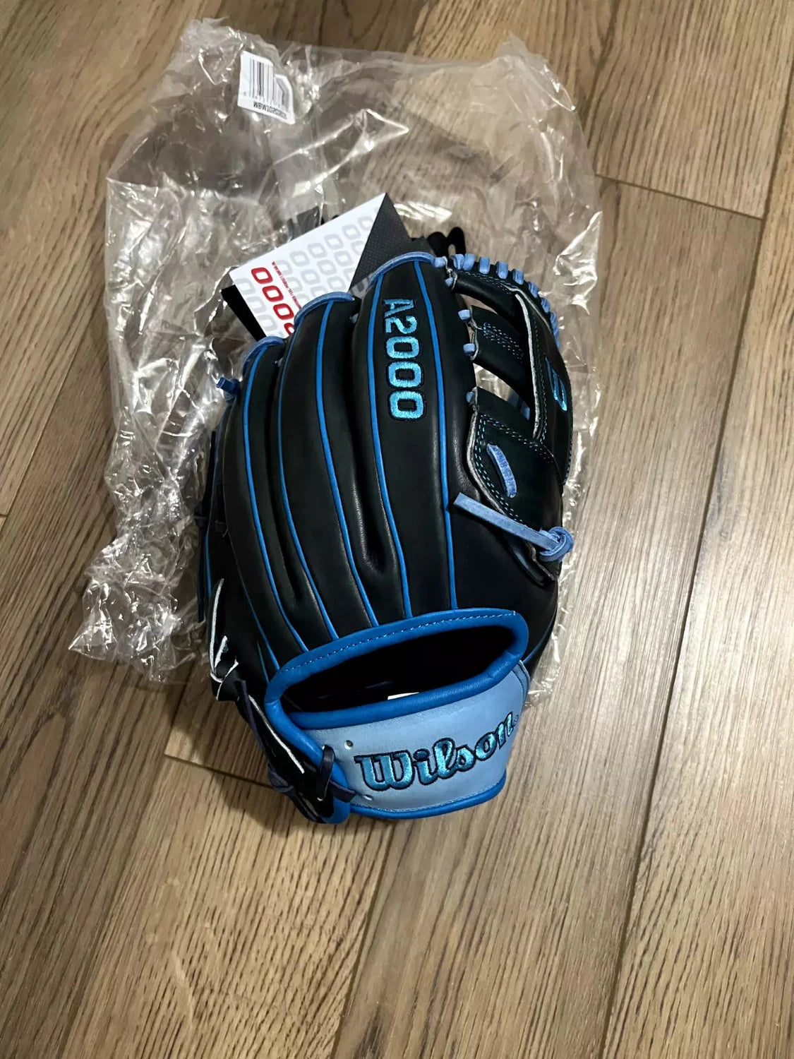 Wilson A2000 G4 11.5" Baseball Glove Baseball Gloves & Mitts All