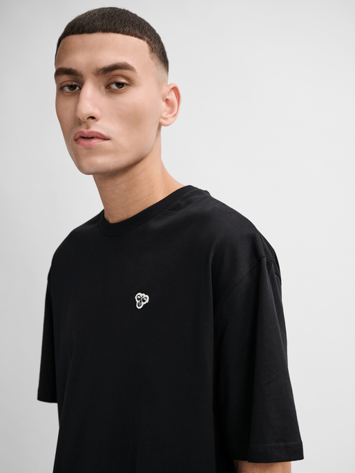 Hummel Men's Loose Bee Short Sleeve T-Shirt Mens Apparel Shirts & Tops